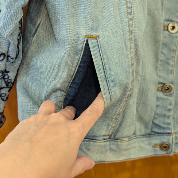 Tommy Hilfiger's Embroidered Jeans Jacket (XL) - Picture 5 of 11